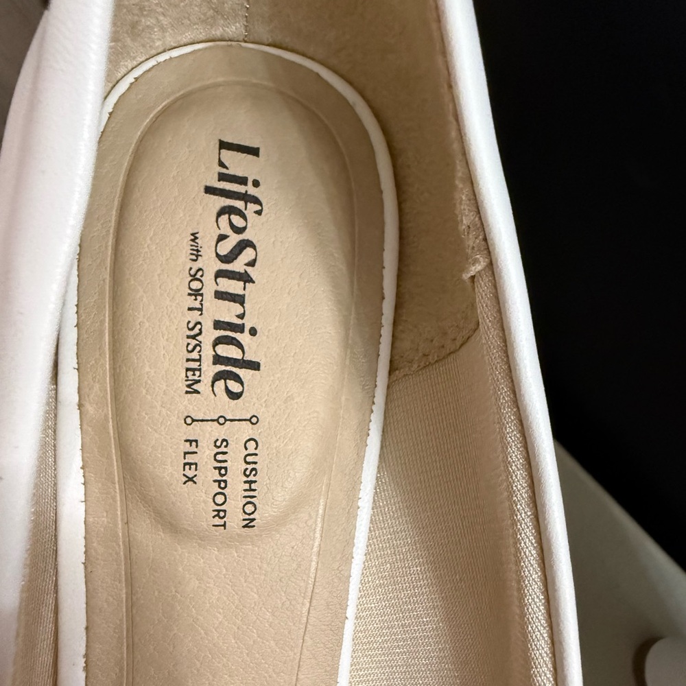 Life Stride Women's Classic White Heels - Picture 2 of 8